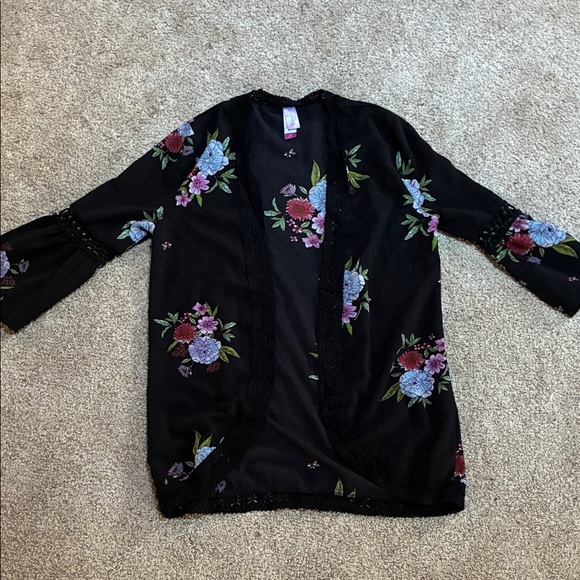 No Boundaries Black Floral Cadigan Size Medium - Picture 4 of 7